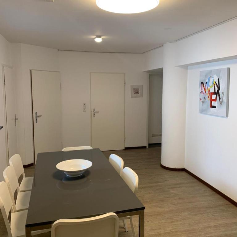 New City Center Stays 1 - Three-Bedroom Apartment - 3