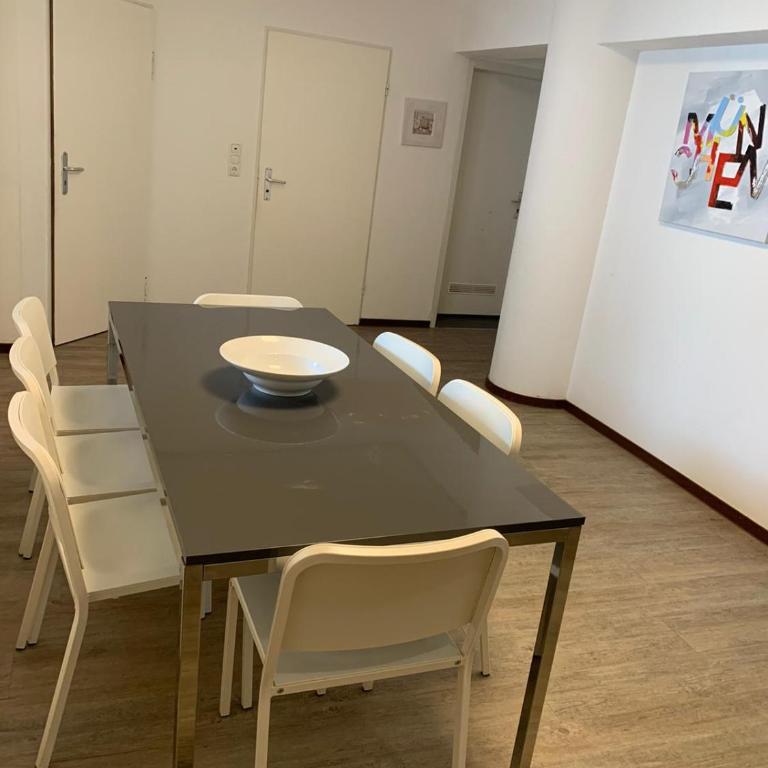New City Center Stays 1 - Three-Bedroom Apartment - 2