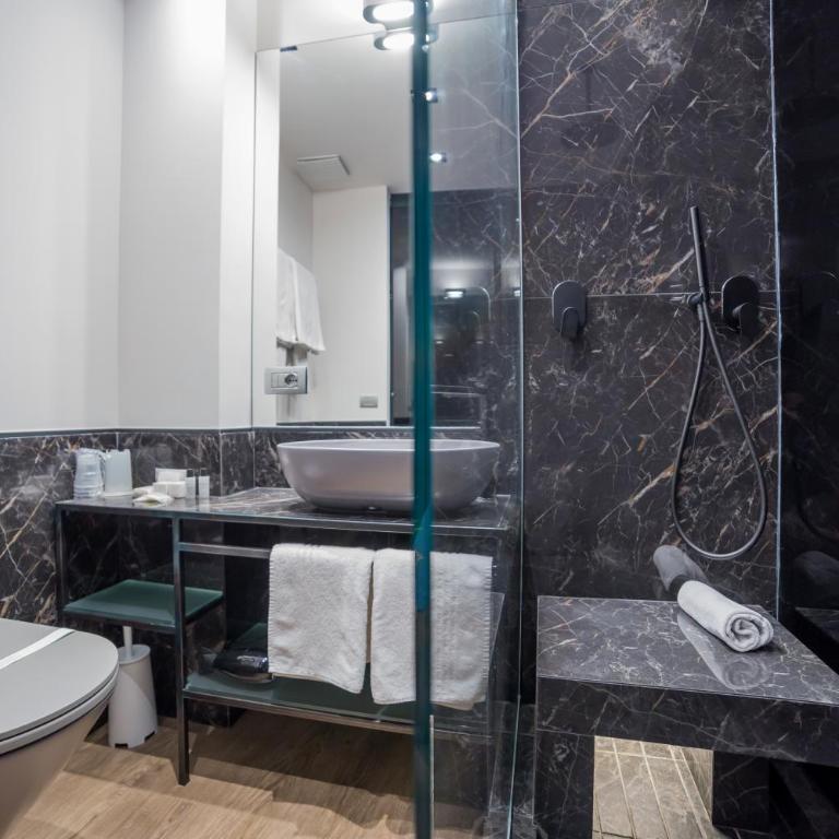 Hotel Michelangelo - Superior Double or Twin Room with Partial Sea View - 9