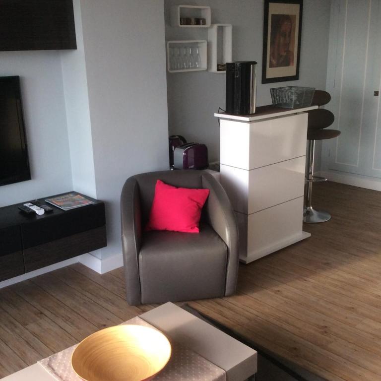 Quartier piscine municipale Bel Appart 4 pers terrasse parking wi-fi - Appartement 1 Chambre - 6
