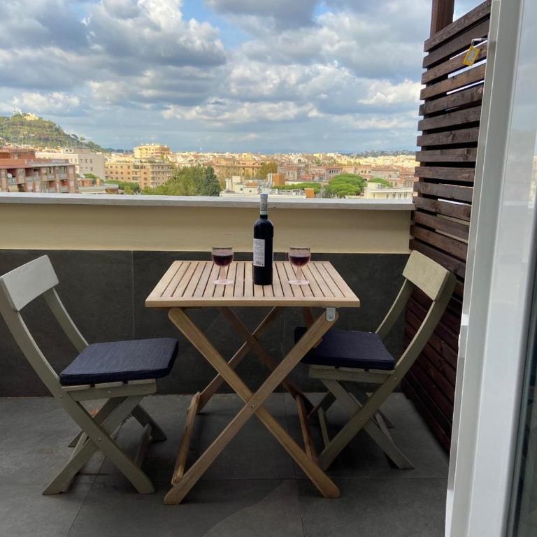 5-Rooms Apartment - Single Room with Balcony - 5