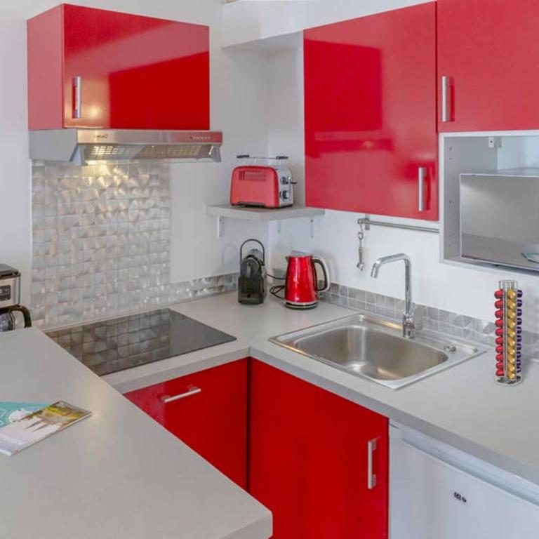Logement de charme - Saint Pierre - Cœur historique Bordeaux - Studio Lit Queen-Size - 2
