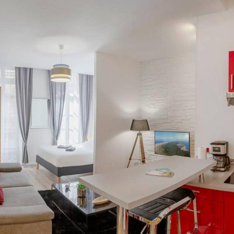 Logement de charme - Saint Pierre - Cœur historique Bordeaux - Studio Lit Queen-Size - 4