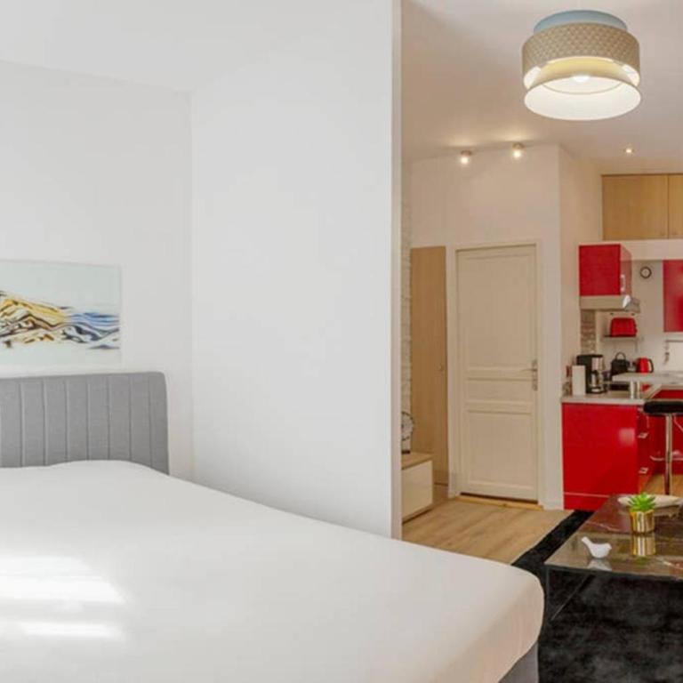 Logement de charme - Saint Pierre - Cœur historique Bordeaux - Studio Lit Queen-Size - 8
