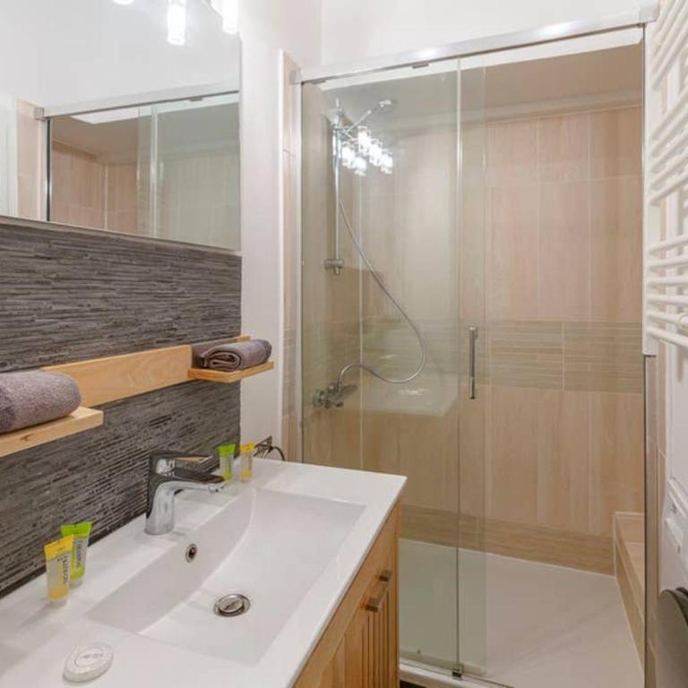 Logement de charme - Saint Pierre - Cœur historique Bordeaux - Studio Lit Queen-Size - 10