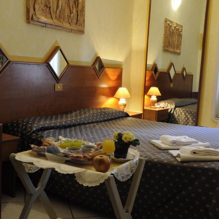 Hotel Farini - Camera Matrimoniale con Bagno Privato - 7