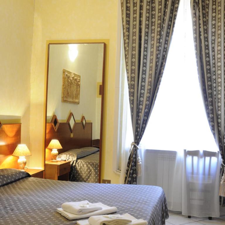 Hotel Farini - Camera Tripla con Bagno Privato - 17