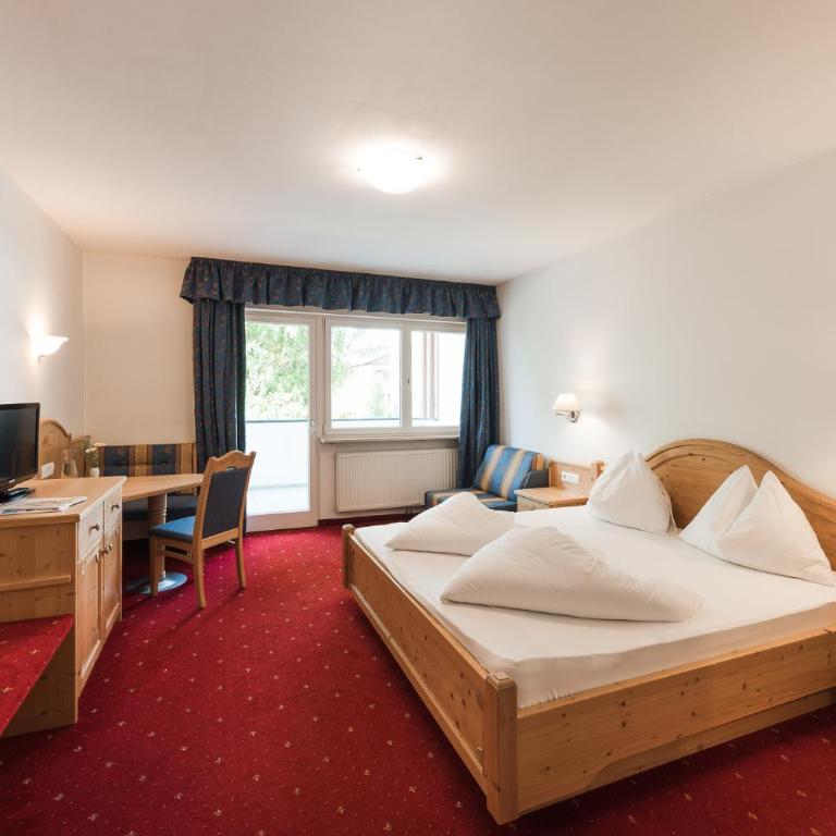 Park Hotel Villa Etschland - Doppelzimmer mit Balkon und Bergblick - 3