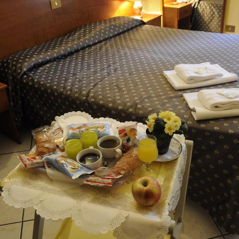 Hotel Farini - Camera Matrimoniale con Bagno Privato - 10