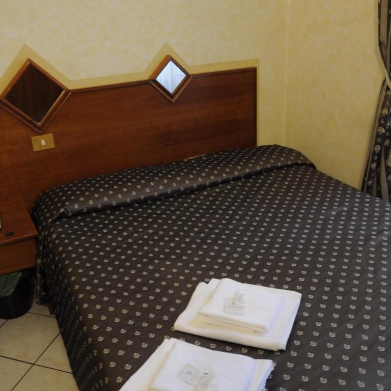 Hotel Farini - Camera Tripla con Bagno Privato - 2