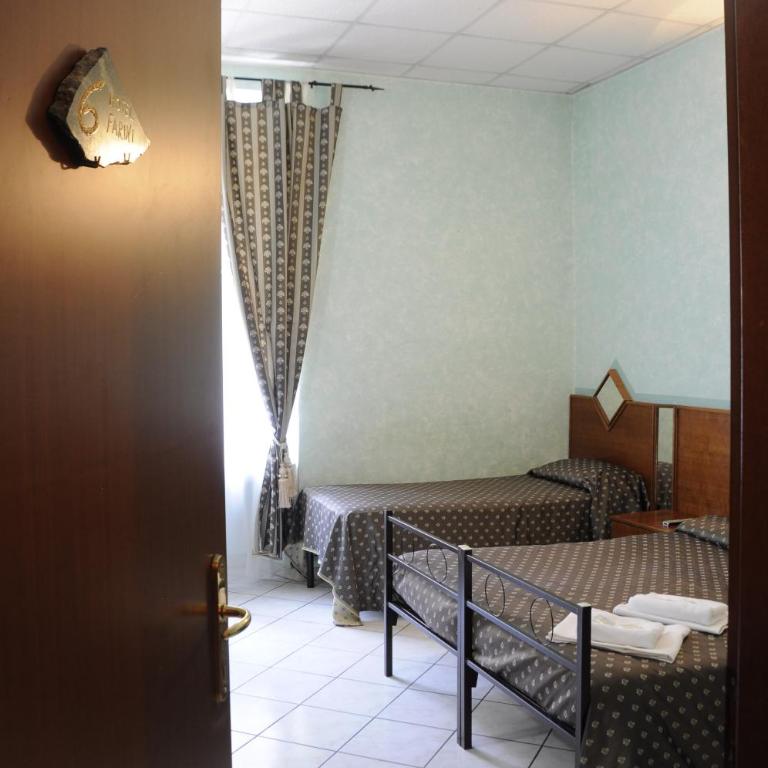 Hotel Farini - Camera Tripla con Bagno Privato - 5