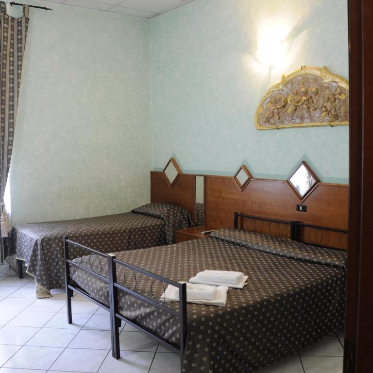 Hotel Farini - Camera Tripla con Bagno Privato - 13