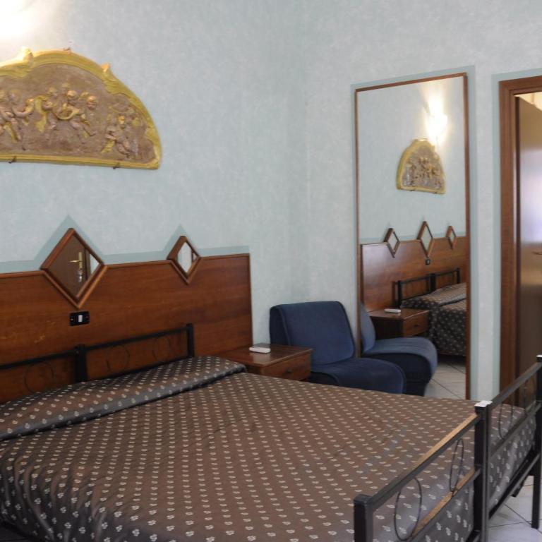 Hotel Farini - Camera Tripla con Bagno Privato - 7