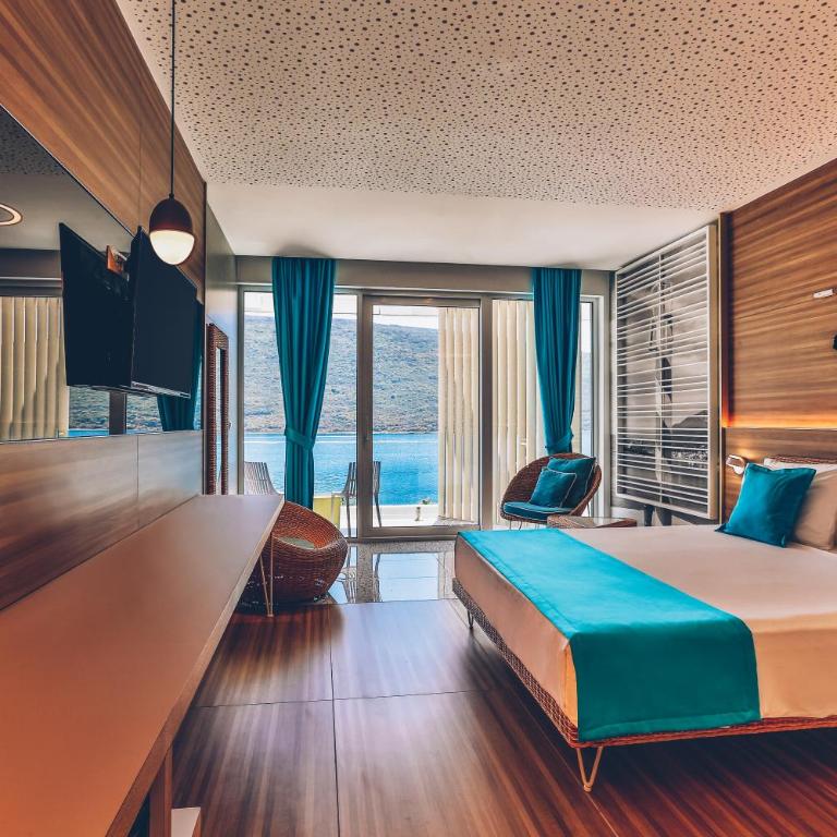 Carine Hotel Kumbor Superior - Deluxe Double Room with Balcony and Sea View - 3