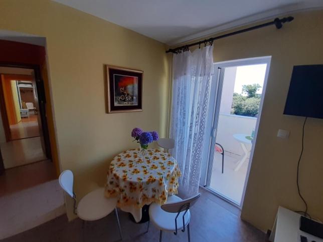 Family apartment Garden and Sea - One-Bedroom Apartment - 8