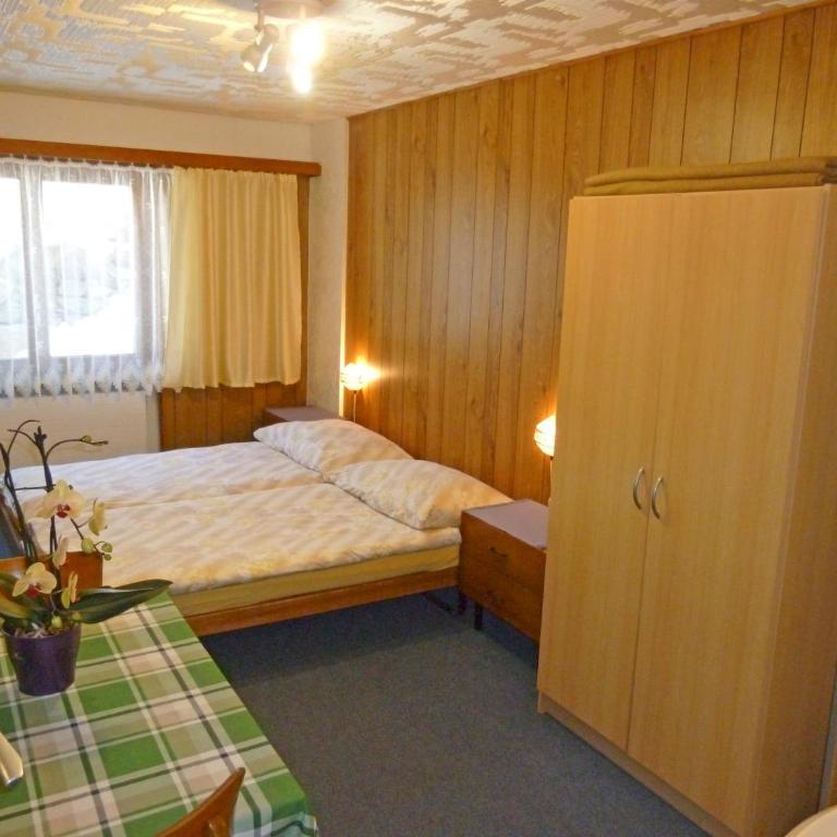 Pension Schönblick - Vierbettzimmer mit Dusche - 4
