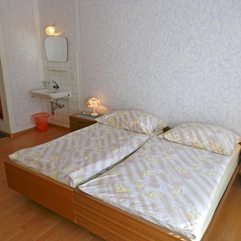 Pension Schönblick - Zweibettzimmer mit Dusche - 5