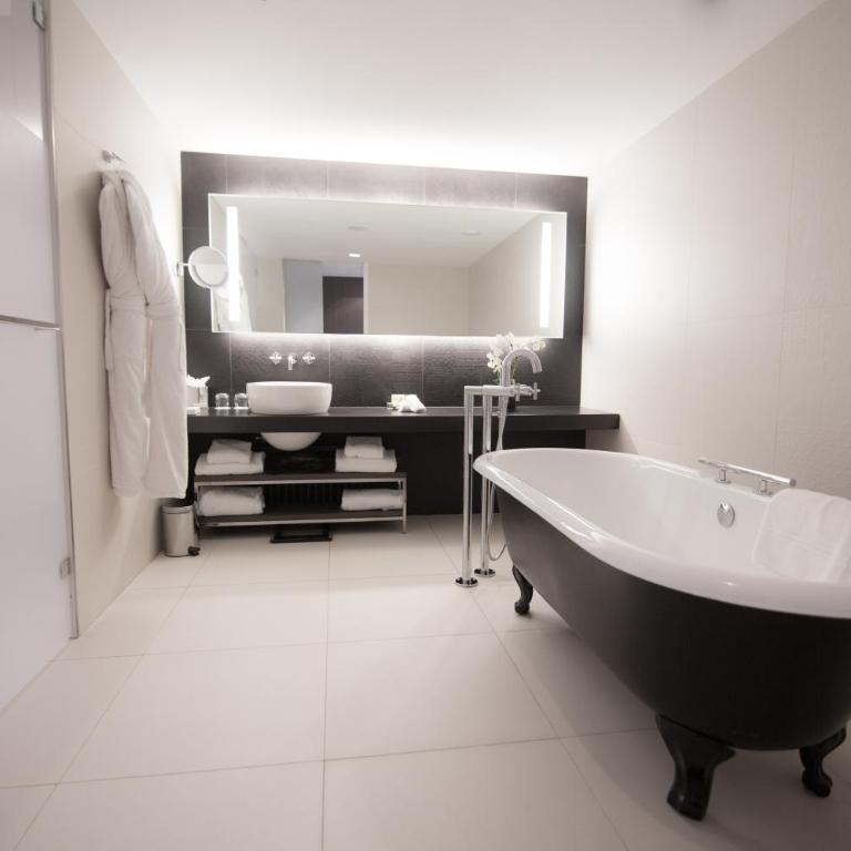 InterContinental Marseille - Hotel Dieu by IHG - Chambre Lit King-Size Premium avec Canapé-Lit - 1