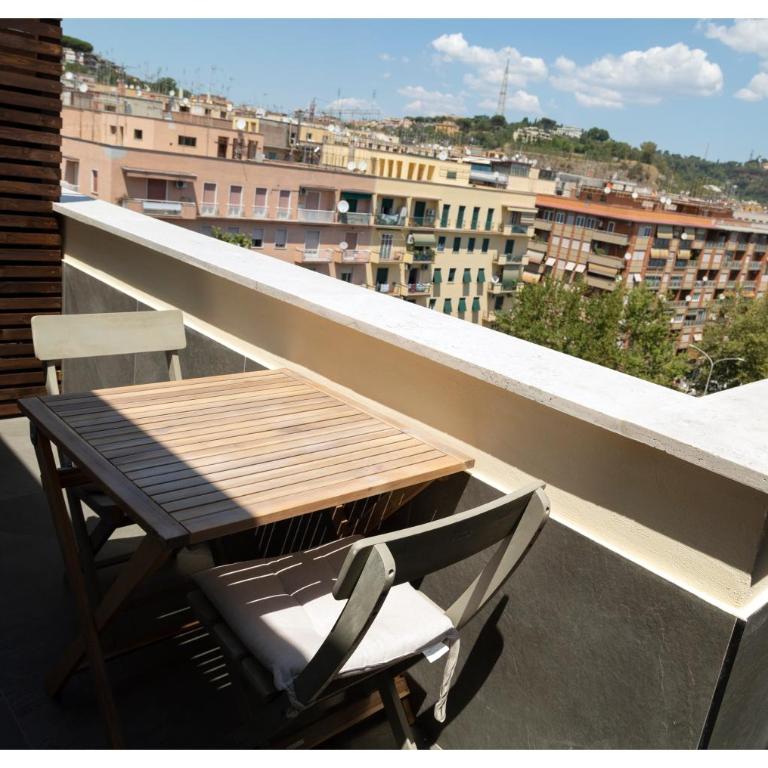 5-Rooms Apartment - Queen Room with Balcony - 4