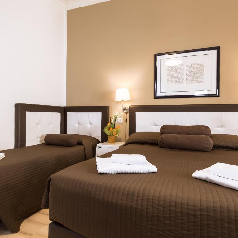 900 Liberty Rooms - Quadruple Room with Private Bathroom - 2