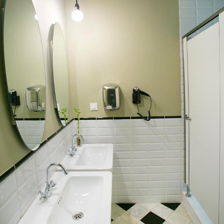 Sant Jordi Hostels Rock Palace - Bed in 8-Bed Female Dormitory Room - 13