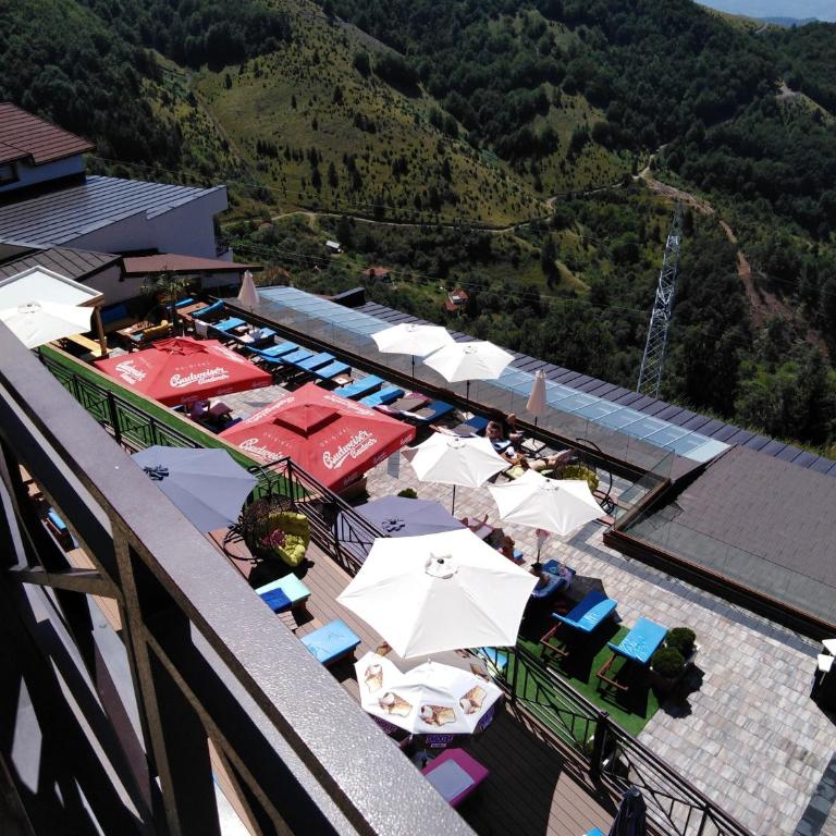 Milmari - Breakfast and pool - Deluxe Triple Room - 5