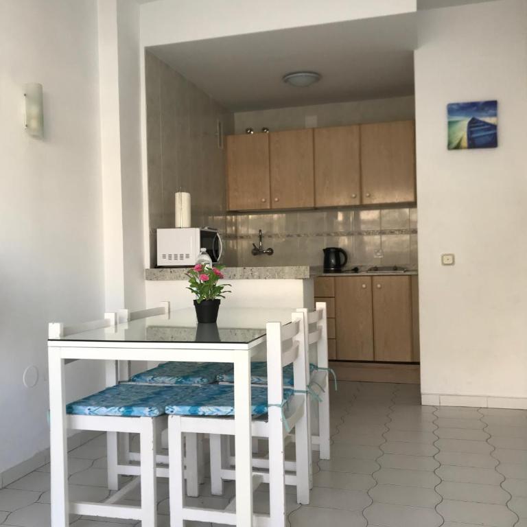 Estudios y Apartamentos Benal Beach - Two-Bedroom Apartment - 12