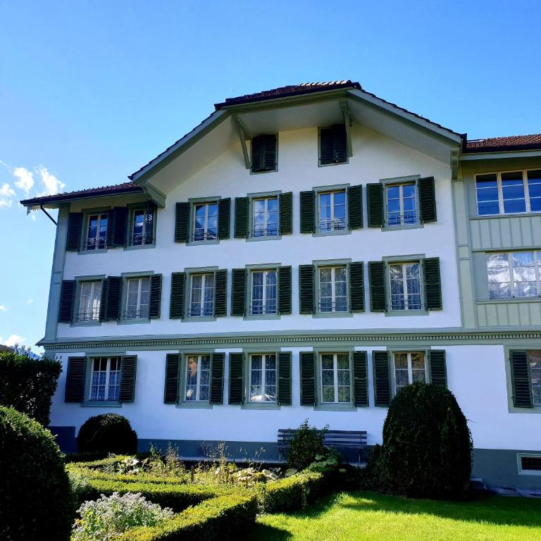 Interlaken Town House Sleeps 12 guests Central - Apartment - Erdgeschoss - 1
