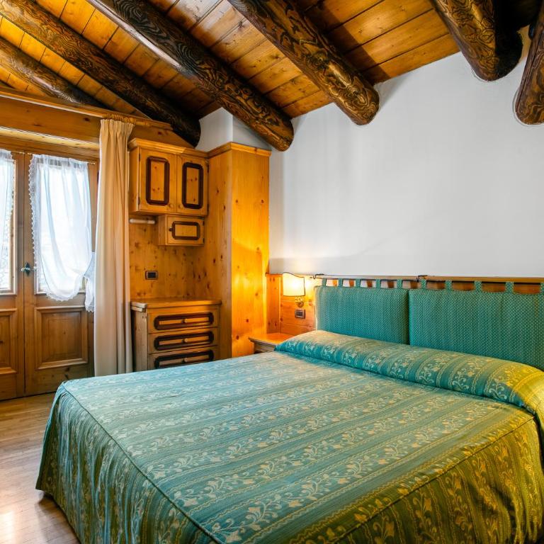 Hotel Natale - Camera Standard Matrimoniale/Doppia con Letti Singoli con Balcone e Vista Montagna - 1