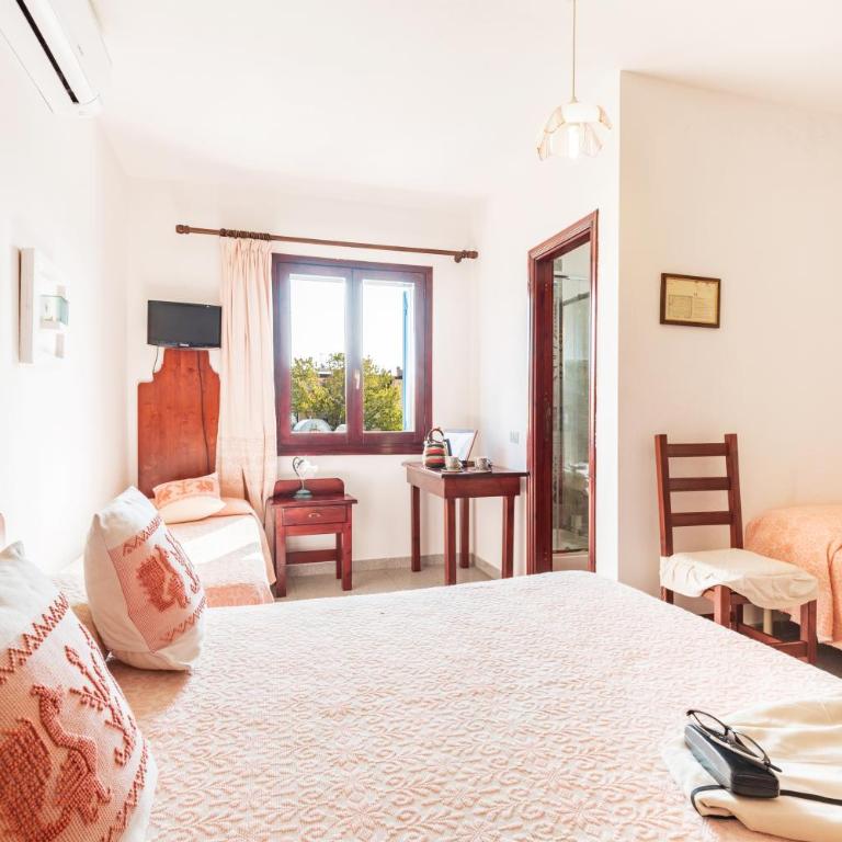 Hotel S'Ortale, Possibilità di Parcheggio interno e Ristorante all'aperto - Camera Familiare (2 Adulti + 2 Bambini) - 3