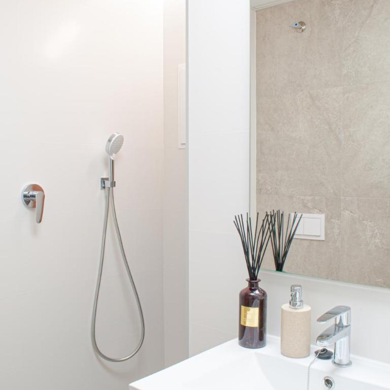 ABAL Apartments - Barrio - Two-Bedroom Apartment with Balcony - 14