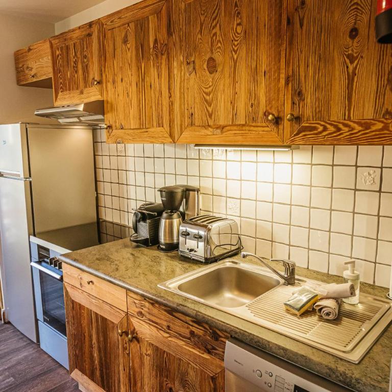 Chalet La Perle de L'Oisans - Appartements d'Exception - Appartement 3 Chambres avec Vue sur les Montagnes (8 Adultes) - 10