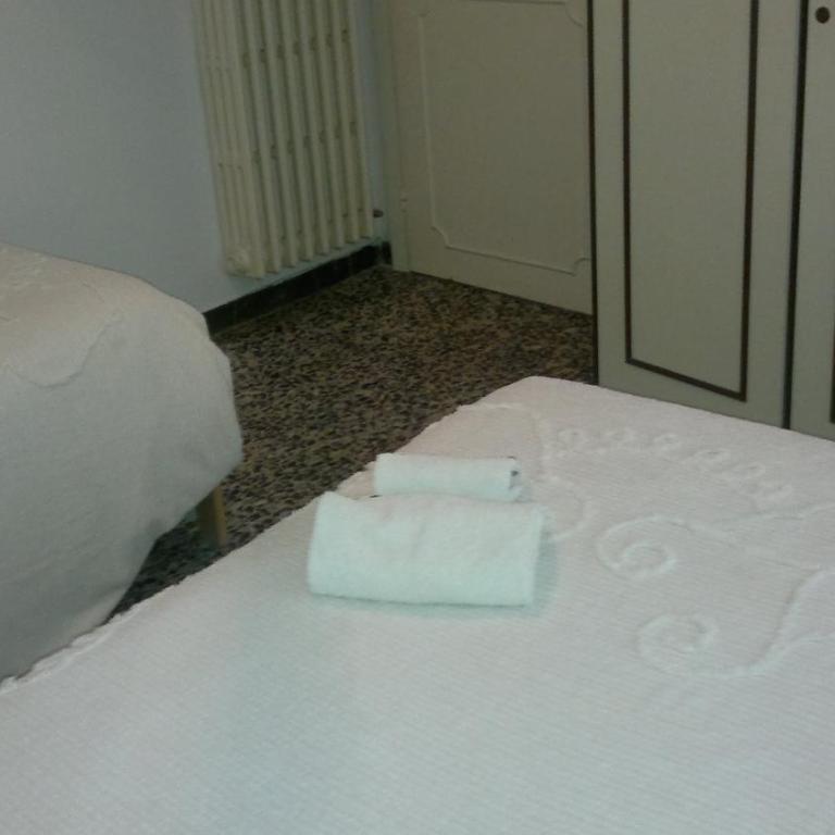 B&B In Centro - Camera Doppia con Letti Singoli e Bagno in Comune - 9