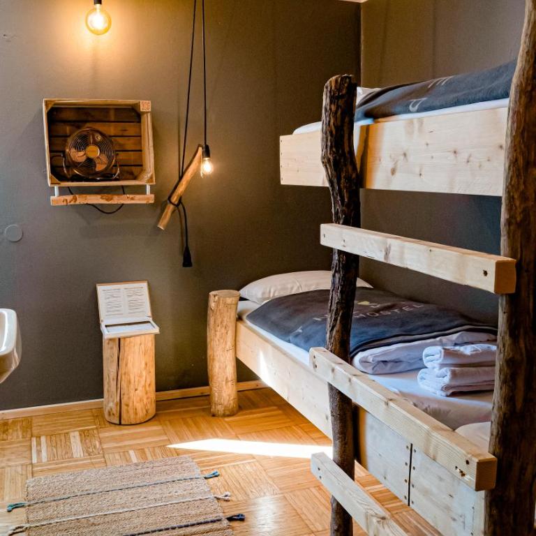 The Keep Eco Rooms - Dreibettzimmer mit eigenem Bad - 12