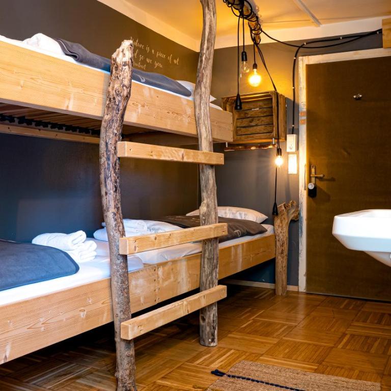 The Keep Eco Rooms - Dreibettzimmer mit eigenem Bad - 6