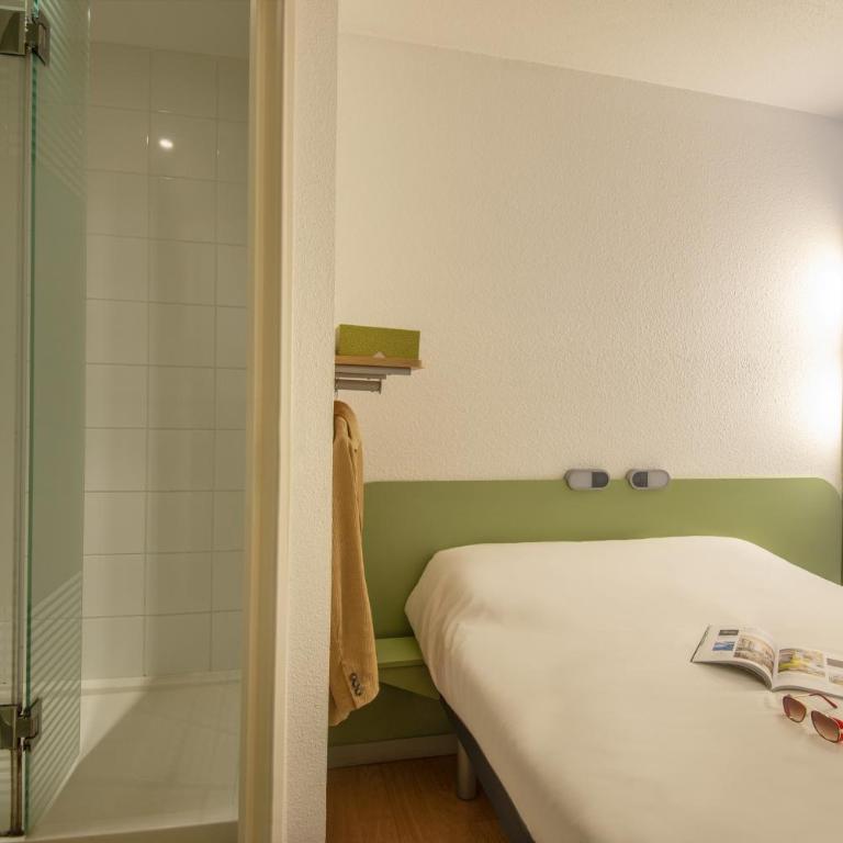 ibis budget Antibes Sophia Antipolis - Chambre Triple avec 1 Lit Double et 1 Lit Superposé - 9
