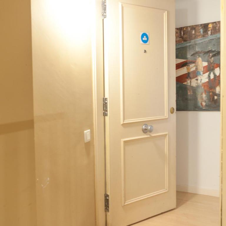 Plaza Catalunya City Center Apartments - Three-Bedroom Apartment with Terrace - 47