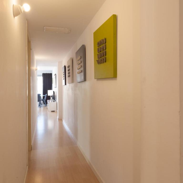 Plaza Catalunya City Center Apartments - Three-Bedroom Apartment with Terrace - 53