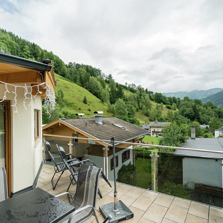 Chalet Schmittenbach - Pinzgau Holidays - Penthouse Apartment TOP 4 - 1