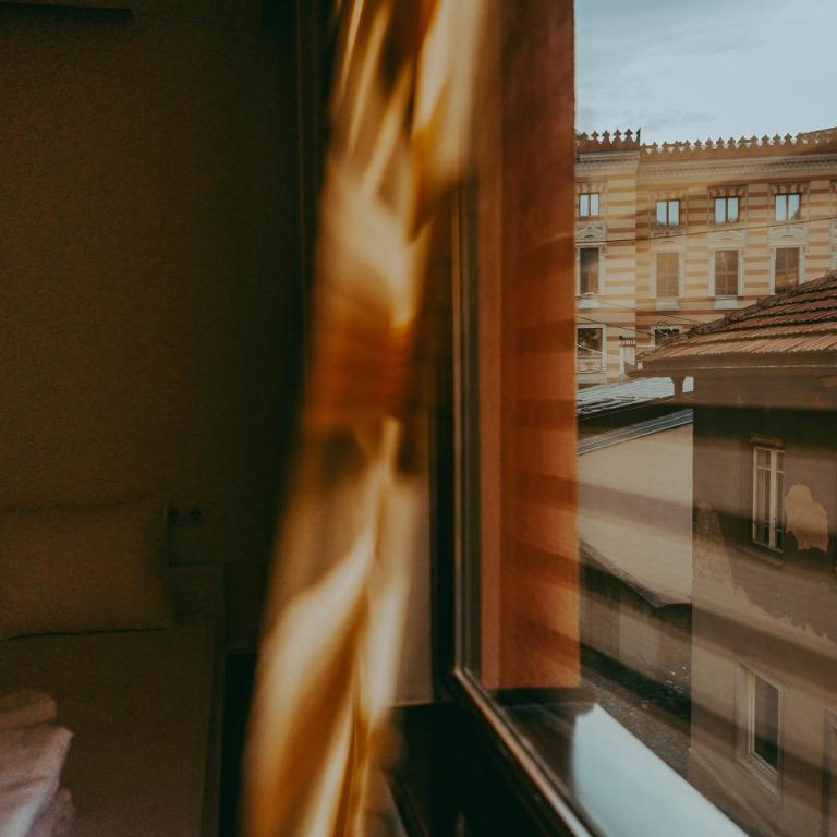 Hotel Vamos Sarajevo, b&b - Dvokrevetna Soba sa Bračnim Krevetom i Sopstvenim Kupatilom - 3