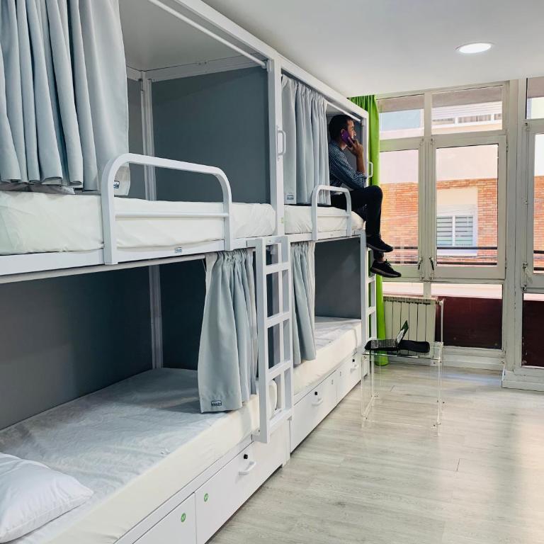 Alberguinn - Cama individual en dormitorio mixto compartido de 12 camas - 2