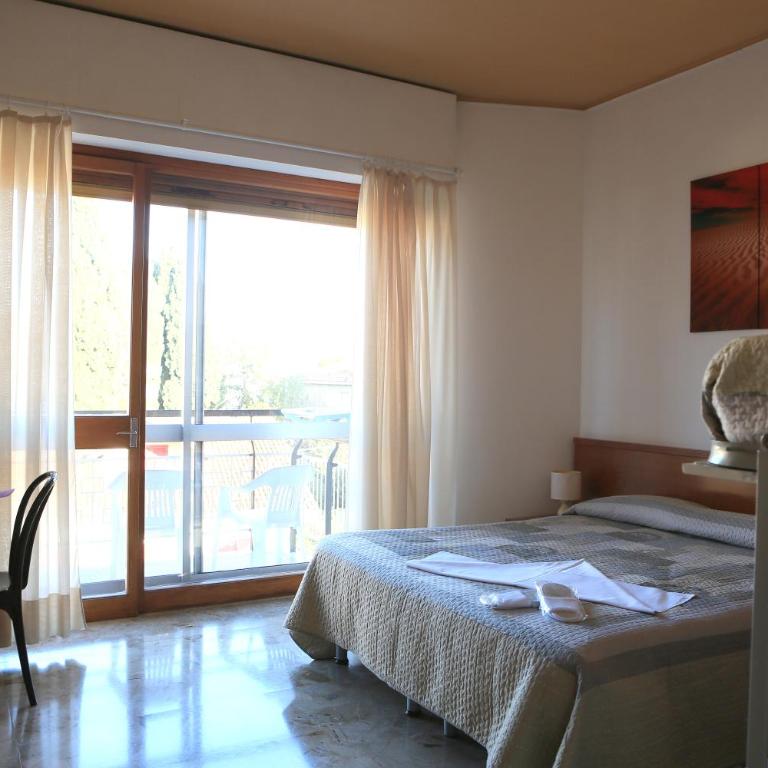 Hotel Virginia - Habitación Triple con balcón - 4