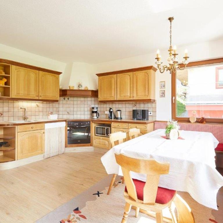 Bettys Ferienwohnung - Apartment mit 3 Schlafzimmern - 9