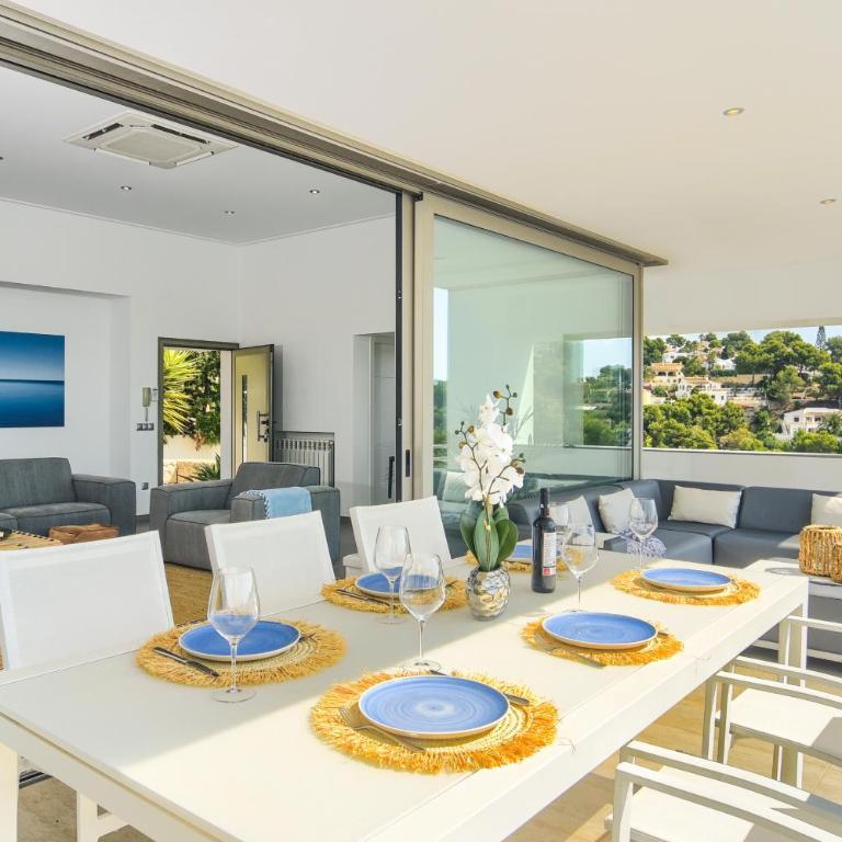 Graham Holiday Rentals - Baladrar - Villa - 3