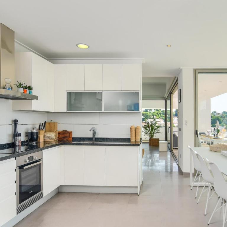 Graham Holiday Rentals - Baladrar - Villa - 8