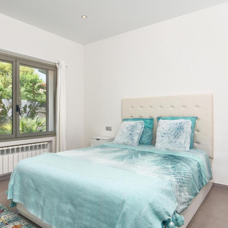 Graham Holiday Rentals - Baladrar - Villa - 10