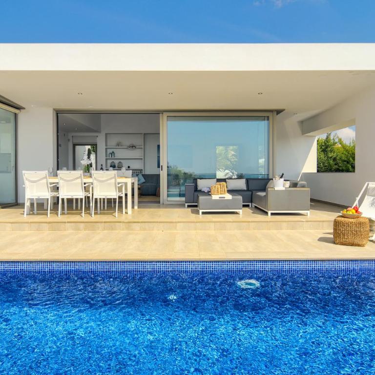 Graham Holiday Rentals - Baladrar - Villa - 16