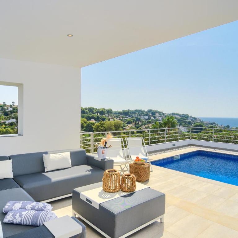 Graham Holiday Rentals - Baladrar - Villa - 17