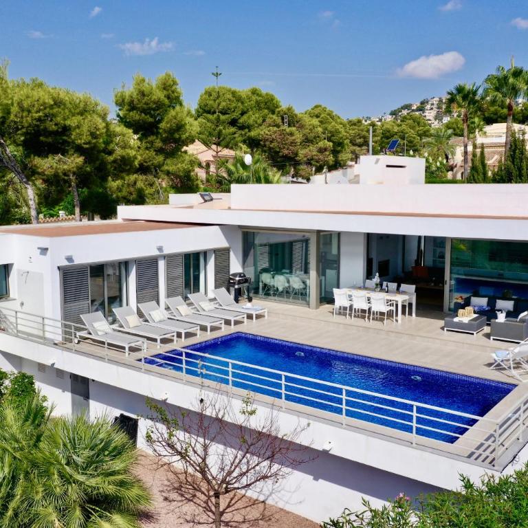 Graham Holiday Rentals - Baladrar - Villa - 26