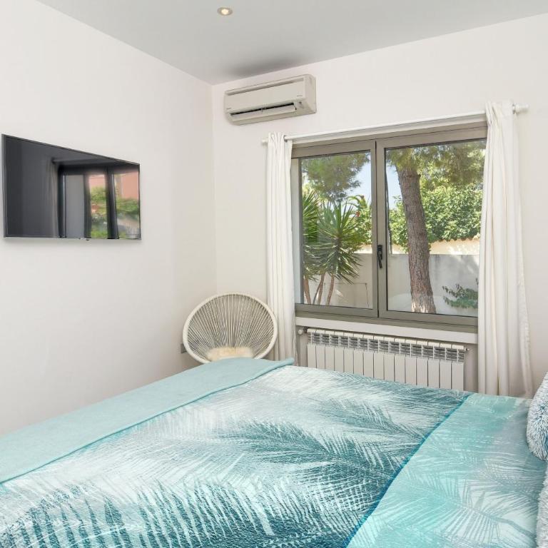 Graham Holiday Rentals - Baladrar - Villa - 29